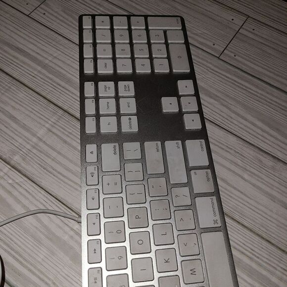 Genuine Apple A1243 White Wired Mac Standard USB Keyboard With Numeric Keypad - Picture 10 of 11